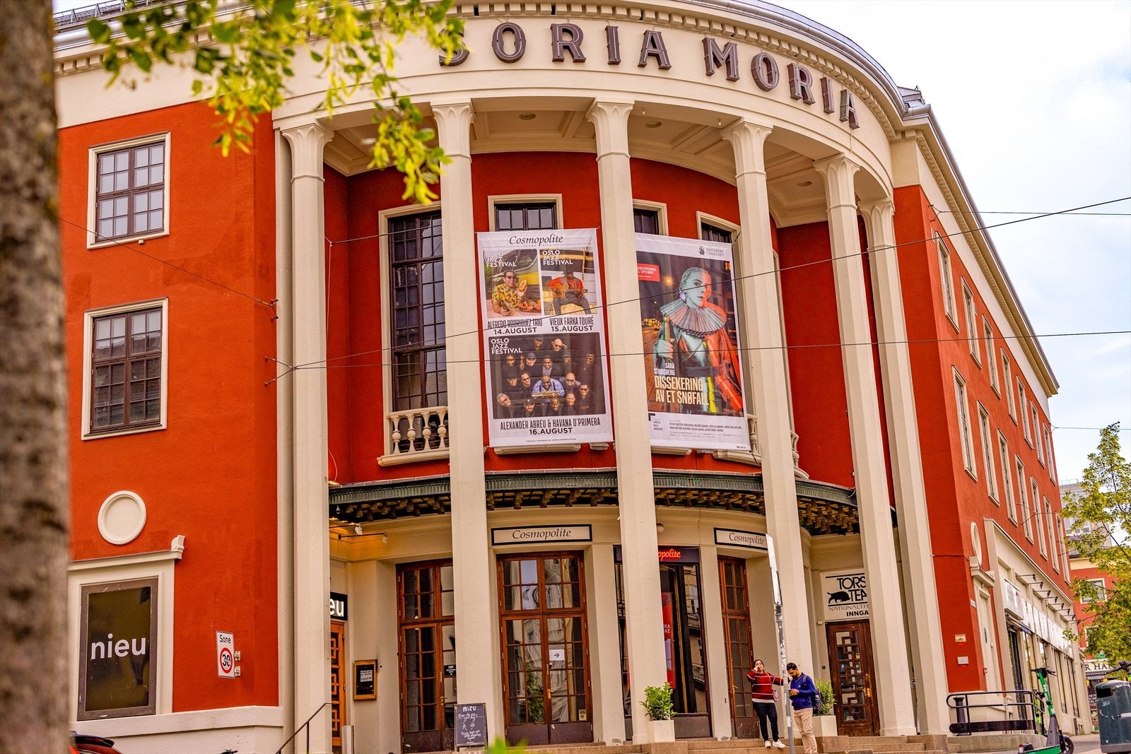 Soria Moria er et historisk kulturhus på Torshov i Oslo, kjent for sitt teater og konserter Galleribilde