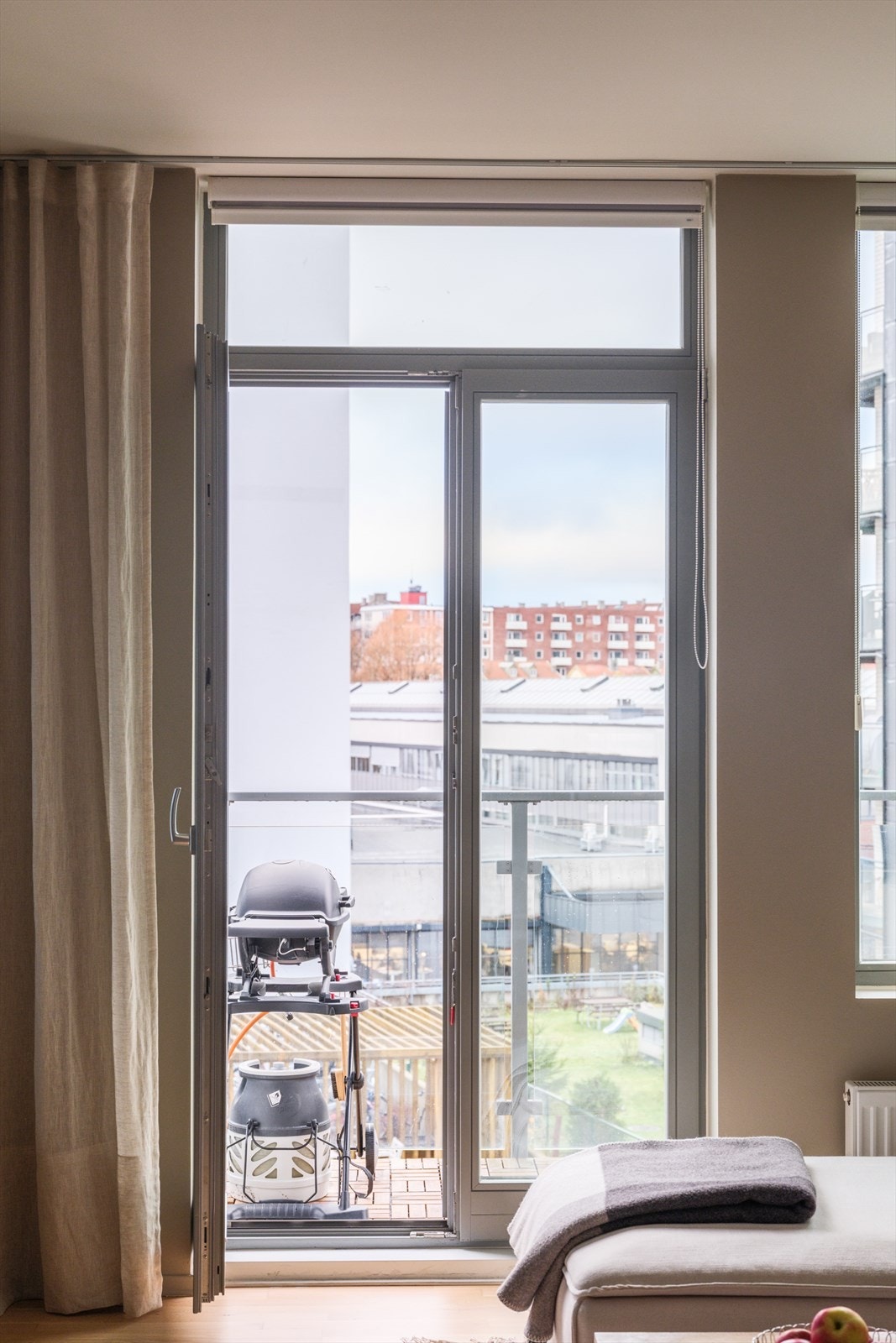 Fra stuen er det direkte utgang til balkongen. Galleribilde