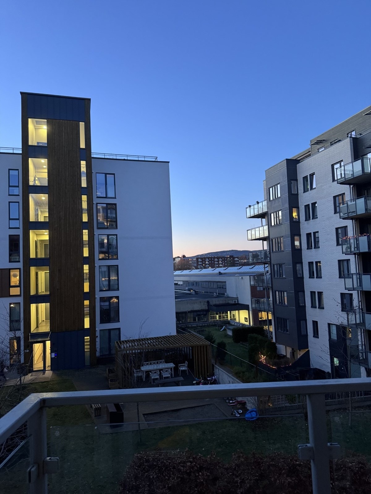 Selgers bilde av solnedgangen. Galleribilde