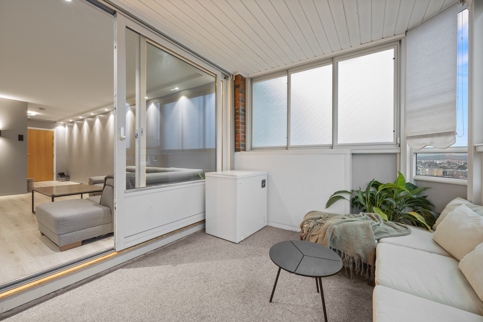 Stuen har direkte utgang til balkongen. Galleribilde