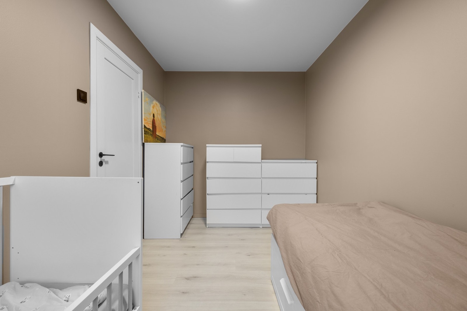 Praktisk rom som kan benyttes som soverom, kontor eller gjesterom. Galleribilde