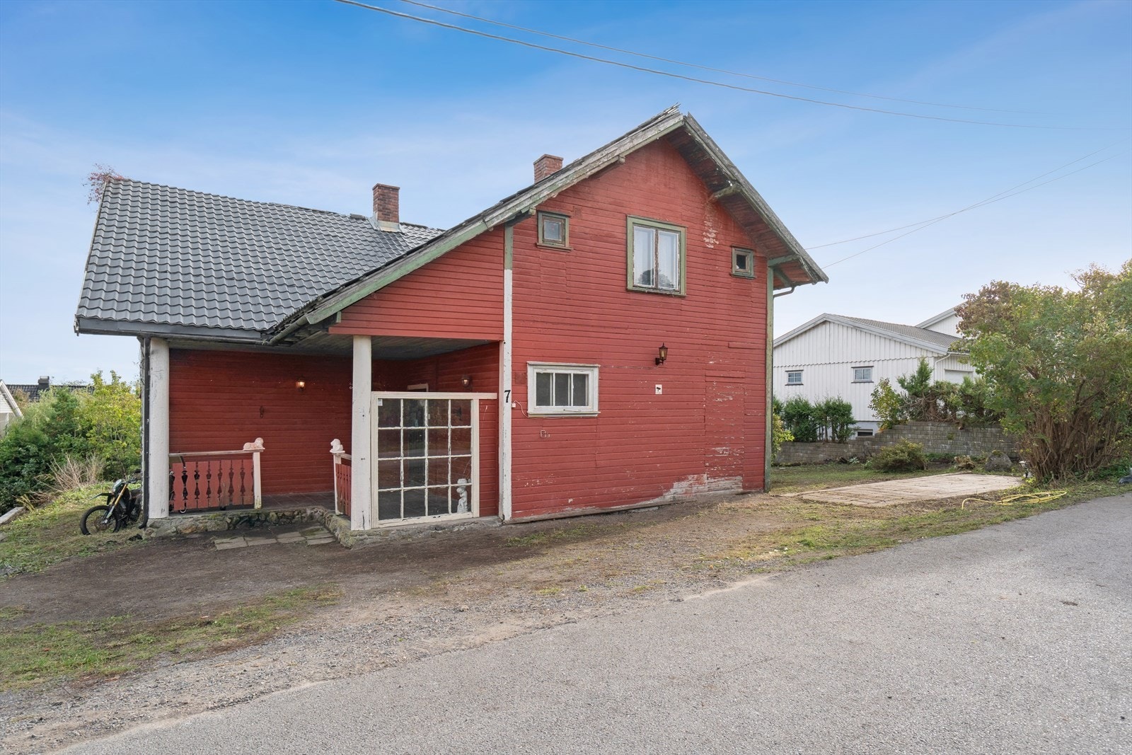 Tomten gir et godt utgangspunkt for deg som ønsker å bygge nytt eller utvikle eiendommen videre. Galleribilde