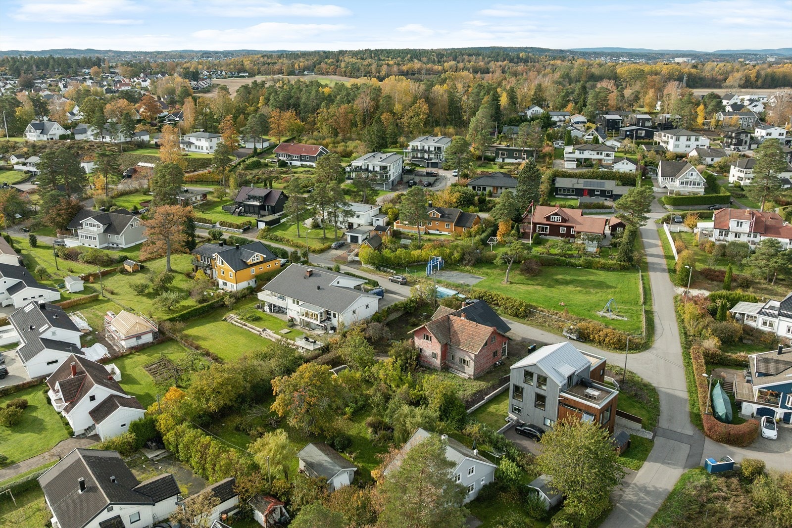 Området er svært barnevennlig og rolig, med nærhet til lekeplasser, skoler, barnehager og tur- og rekreasjonsområder. Galleribilde