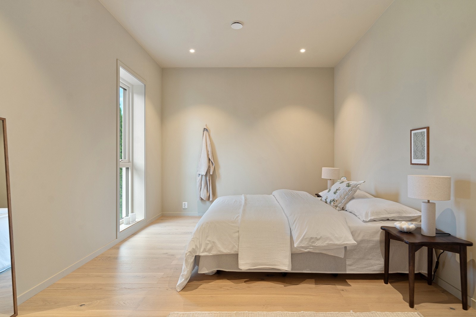 Boligen har et romslig hovedsoverom i 2. etasje med eget bad tilknyttet Galleribilde