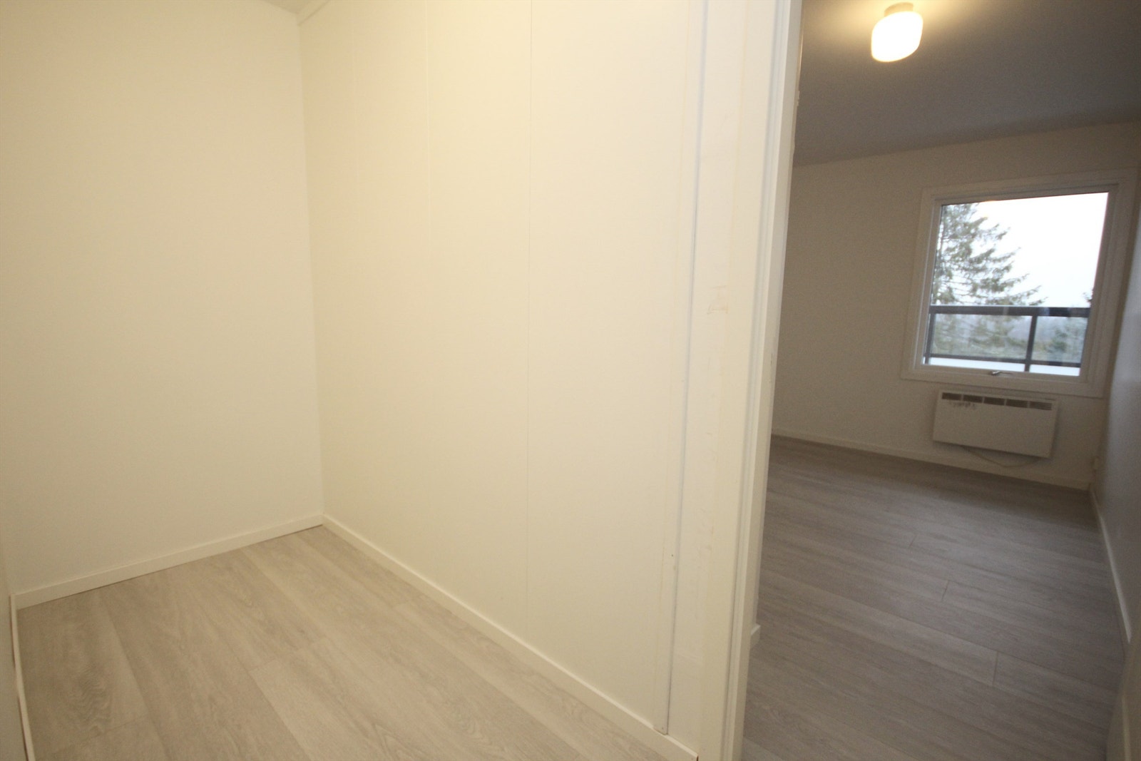 Bod i tilknytning hovedsoverom med mulighet for walk-in-closet. Galleribilde