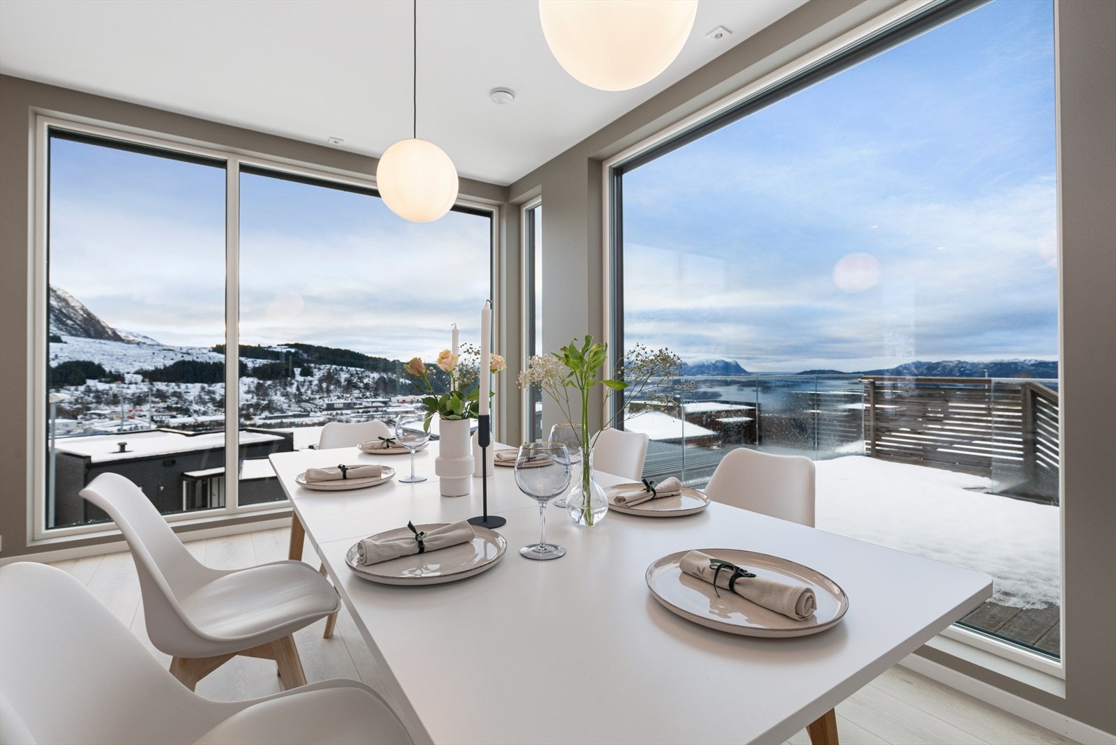 Fantastisk utsikt fra spiseplassen! Galleribilde