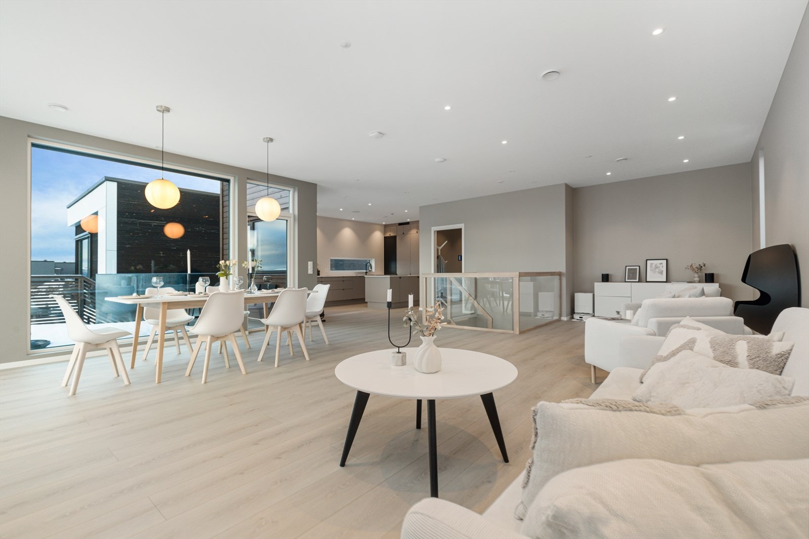 En romslig og moderne enebolig med lekre detaljer og meget høy standard Galleribilde