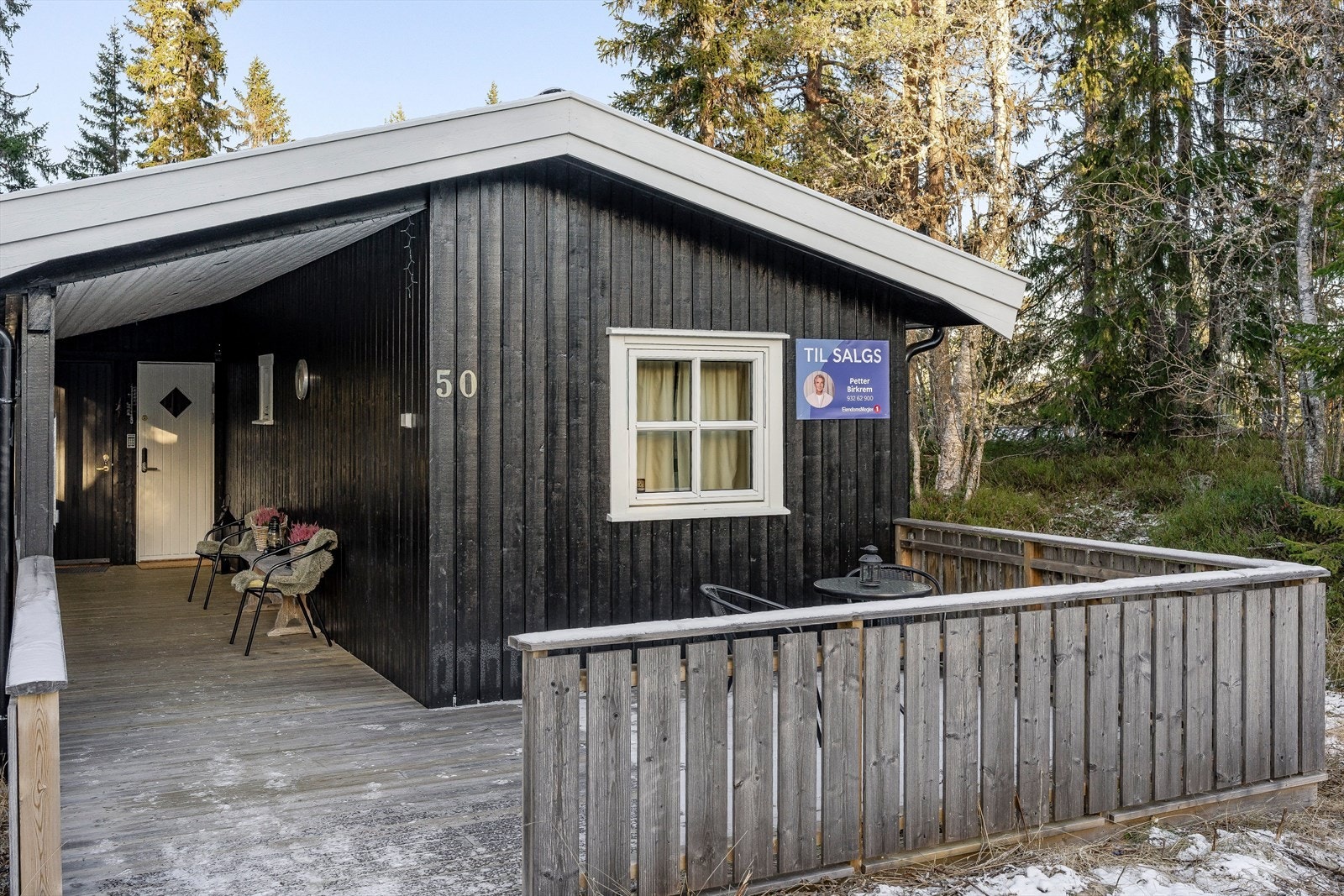 Dette er et ideelt utgangspunkt for den aktive familien, med enkel tilgang til både langrennsløyper og alpinbakker direkte fra hytta. Galleribilde