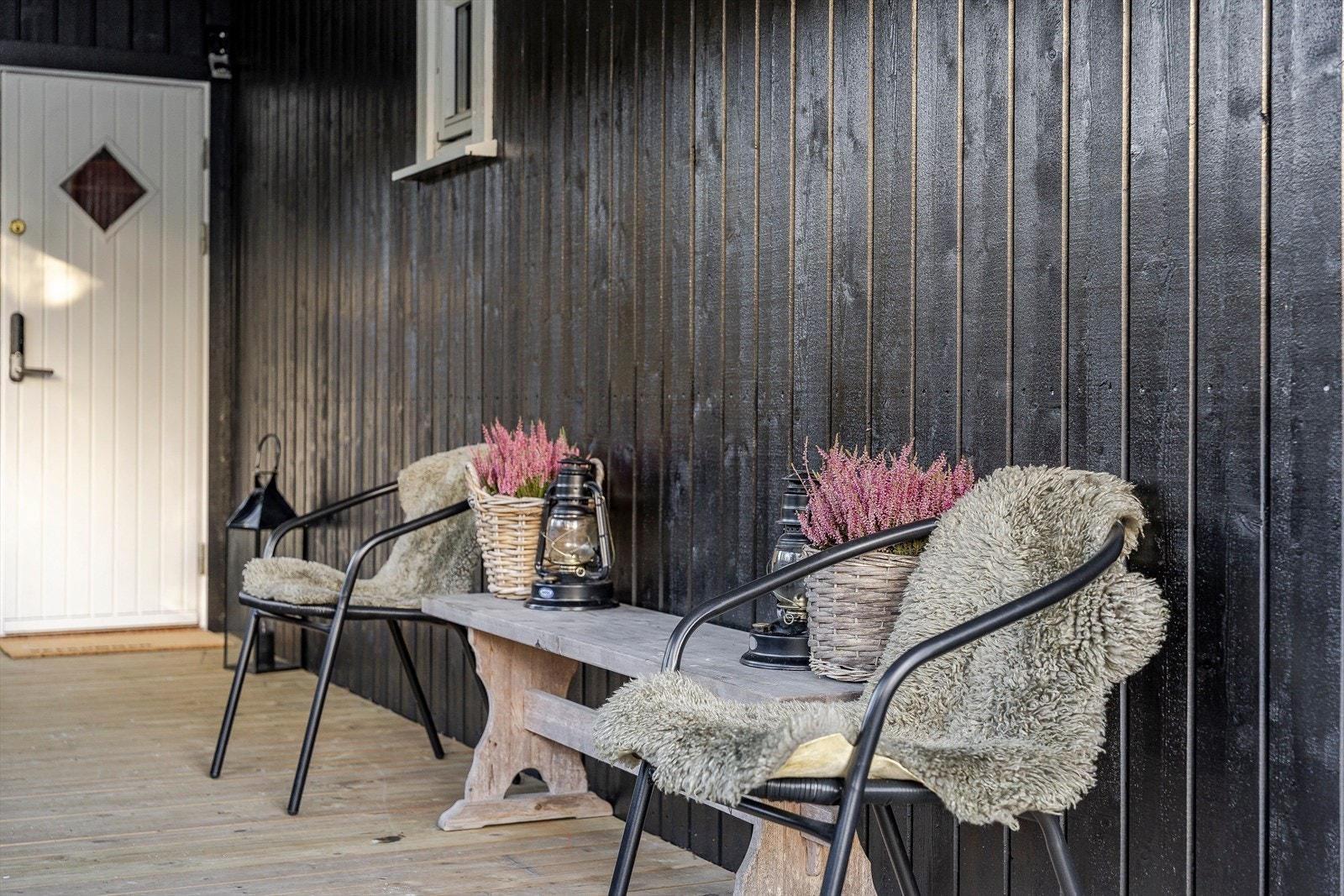 Her kan man nyte morgenkaffen i rolige omgivelser. Galleribilde