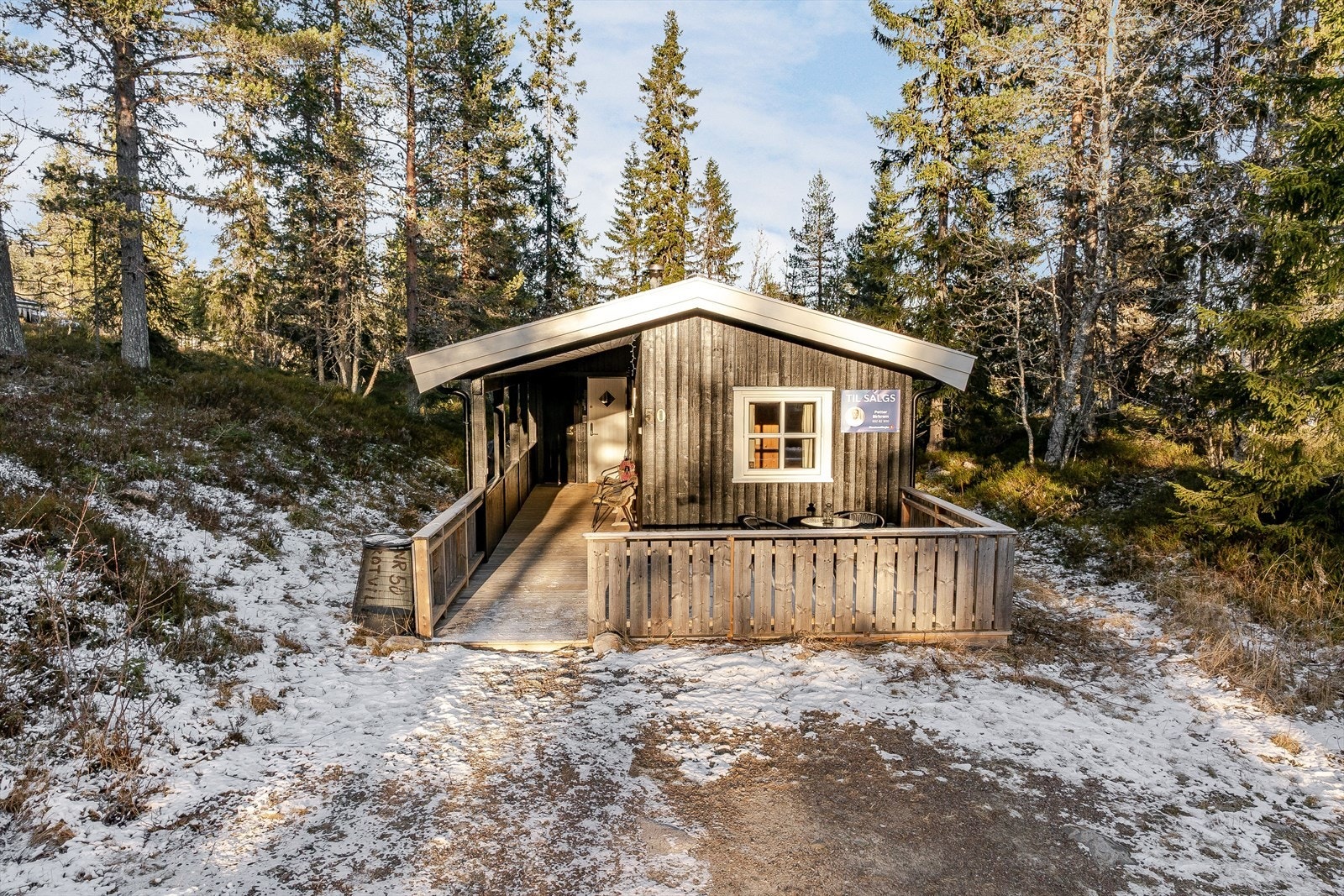 Her kan man nyte sol og rekreasjon rett i hytteveggen. Galleribilde