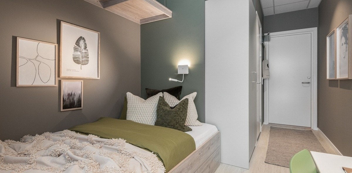 Rommet som leies ut er speilvendt av det på bildet Galleribilde