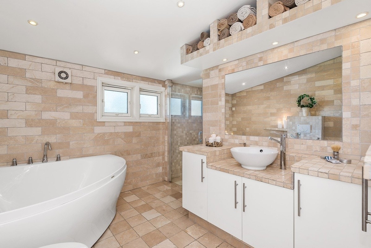 Bad oppe Galleribilde