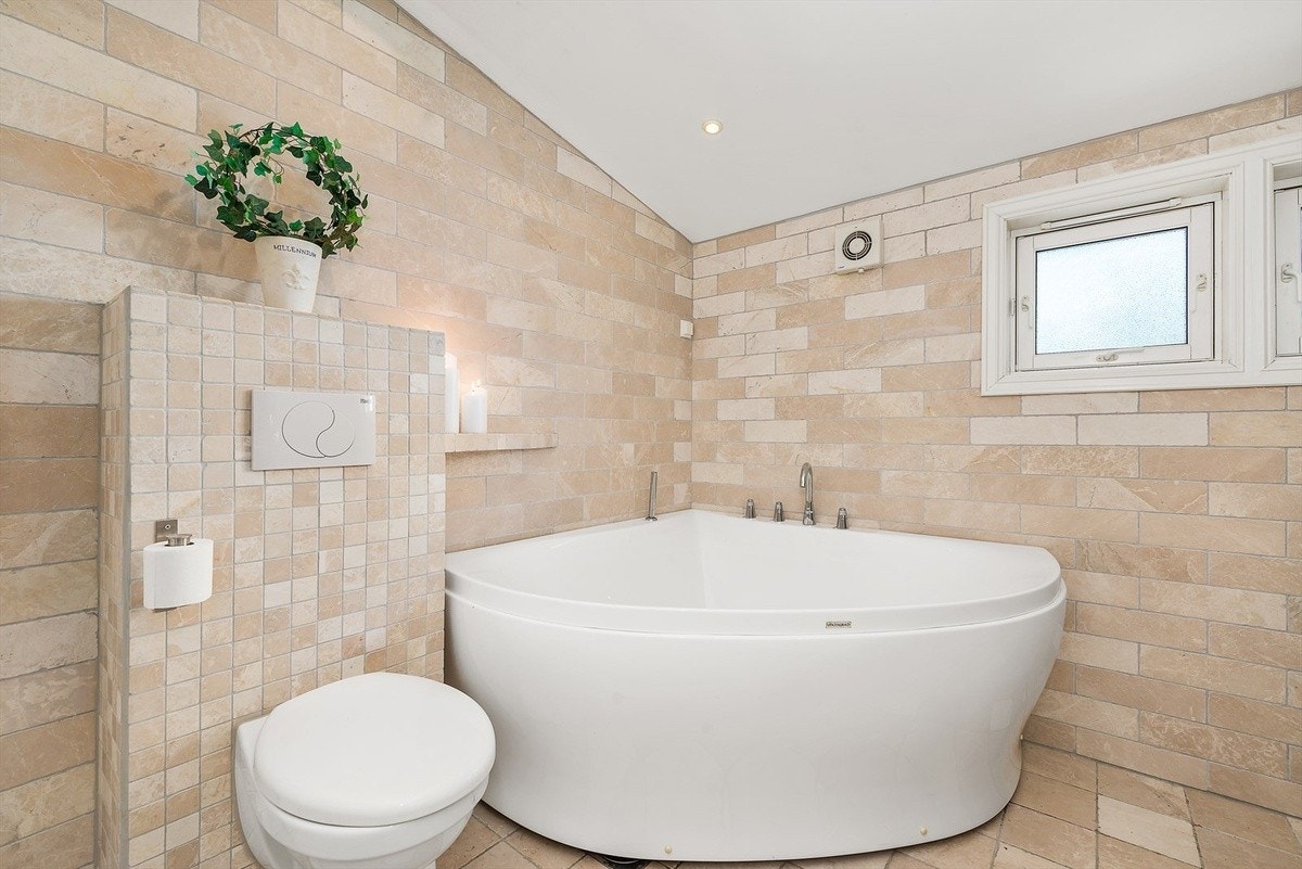 Bad oppe Galleribilde