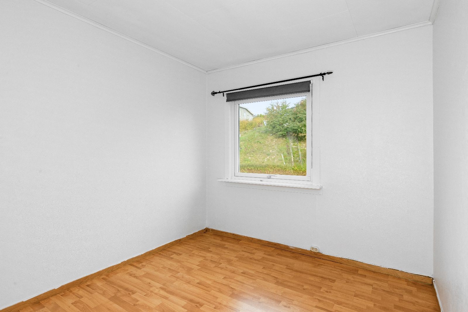 Soverom nr. 1 med garderobeskap. Galleribilde