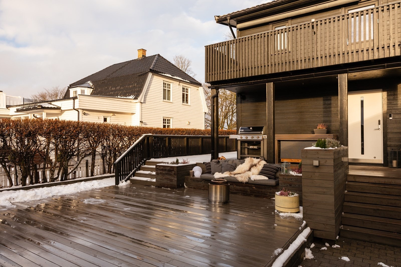 Hagen har også et romslig gressareal, perfekt for trampoline eller andre aktiviteter. Galleribilde