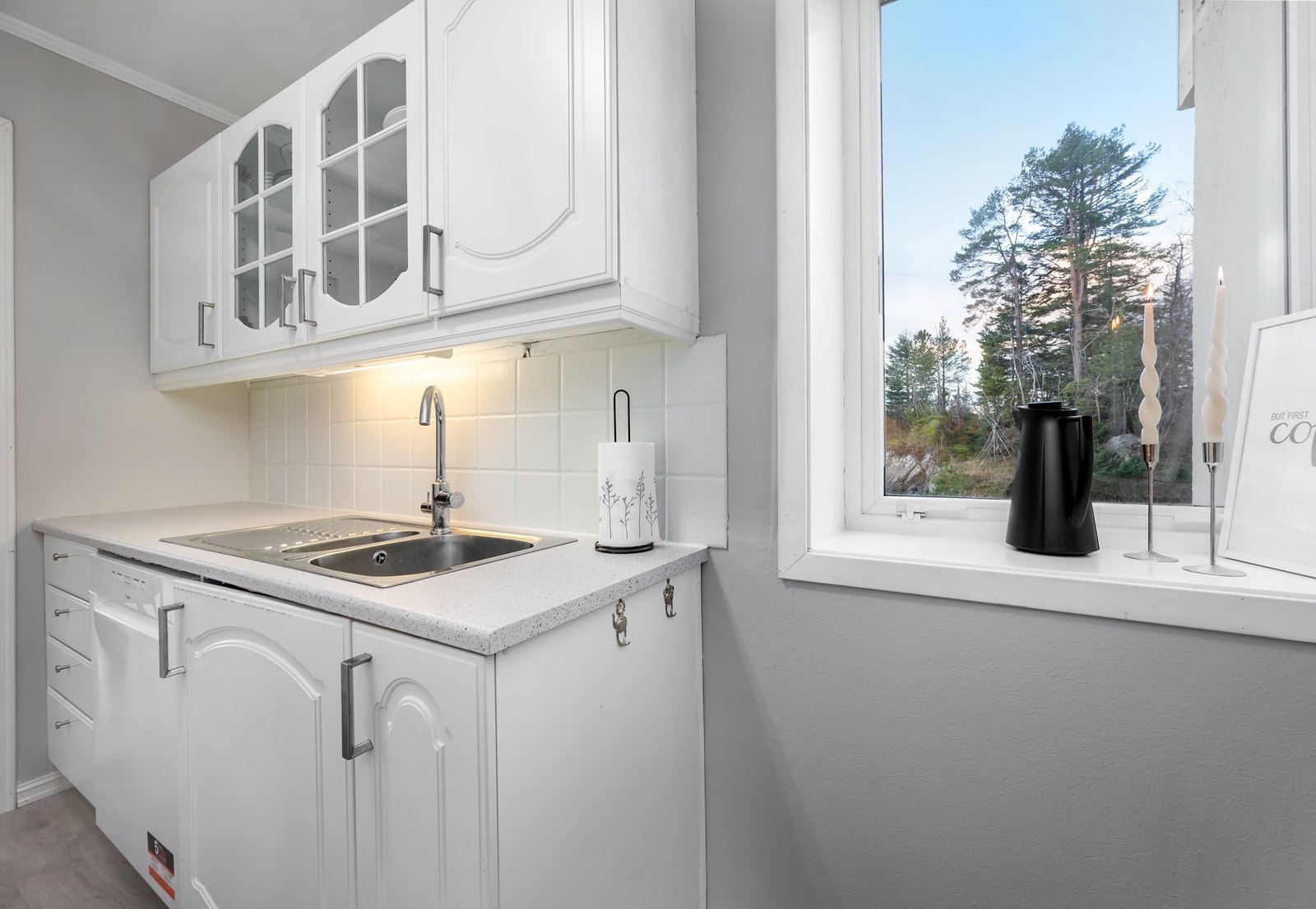 Fra kjøkkenet er det utsikt vestover Galleribilde