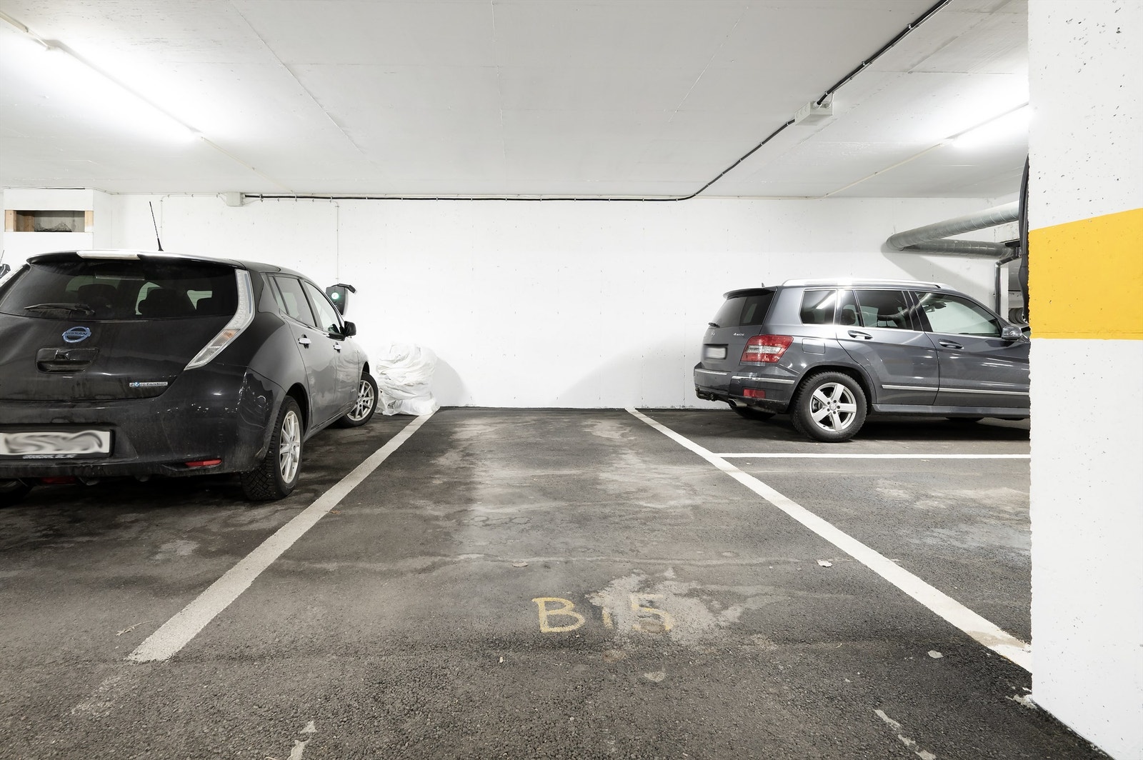 Leiligheten disponerer garasjeplass nr B15 i fellesgarasjen Galleribilde