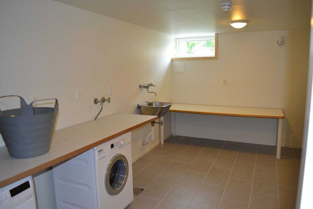 Meget stort og eget vaskerom disponibelt til våre leietakere Galleribilde