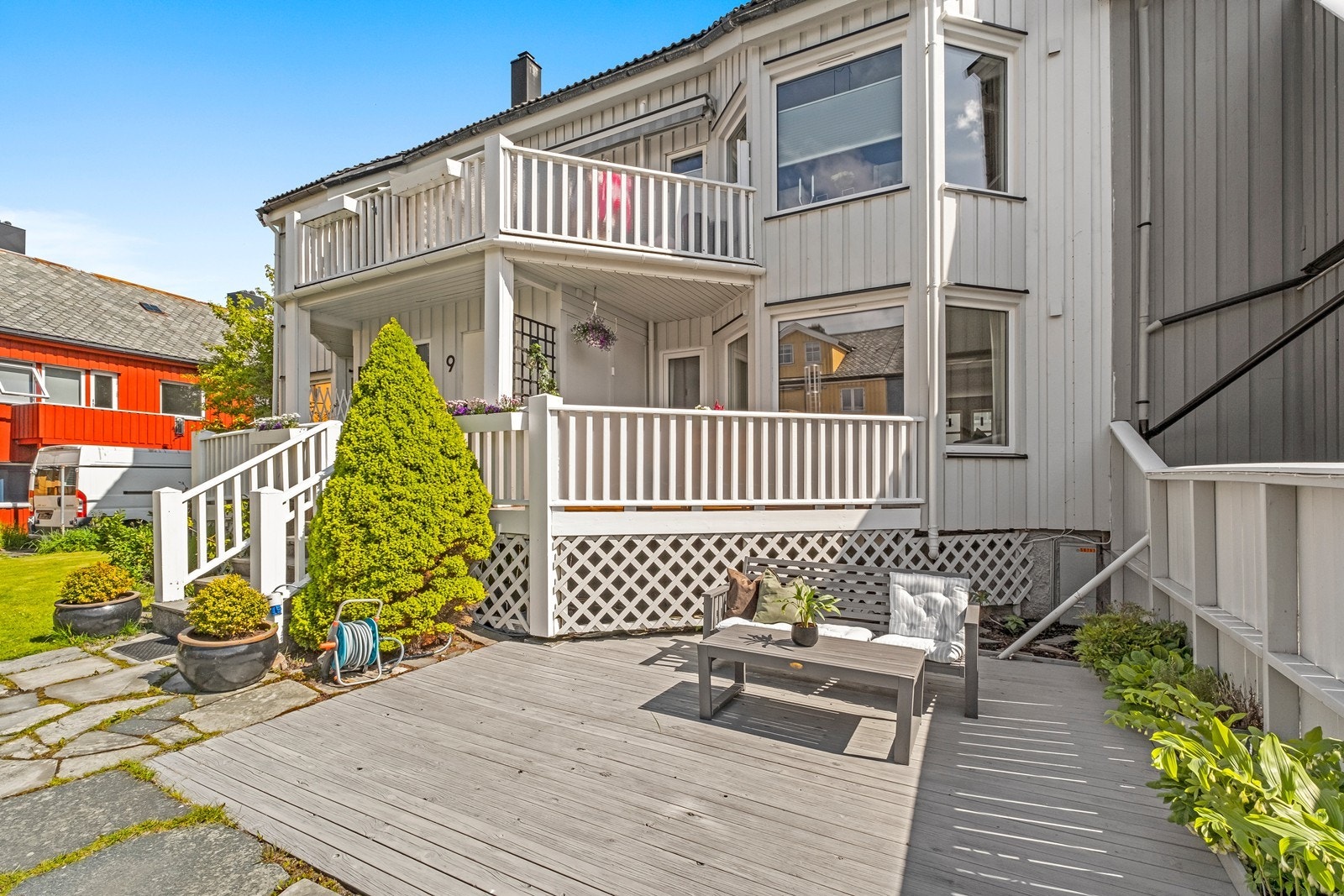 Terrasser mot vest, med ettermiddags- og kveldssol. Galleribilde