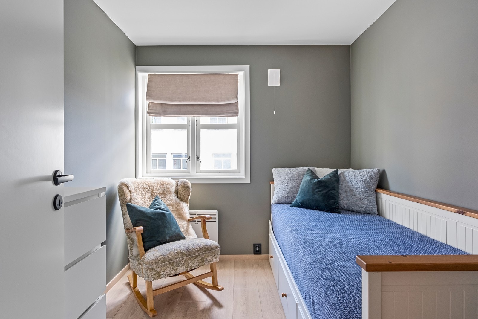 Med to soverom egner det ene seg ypperlig for gjesteværelse, barnerom eller hjemmekontor. Galleribilde