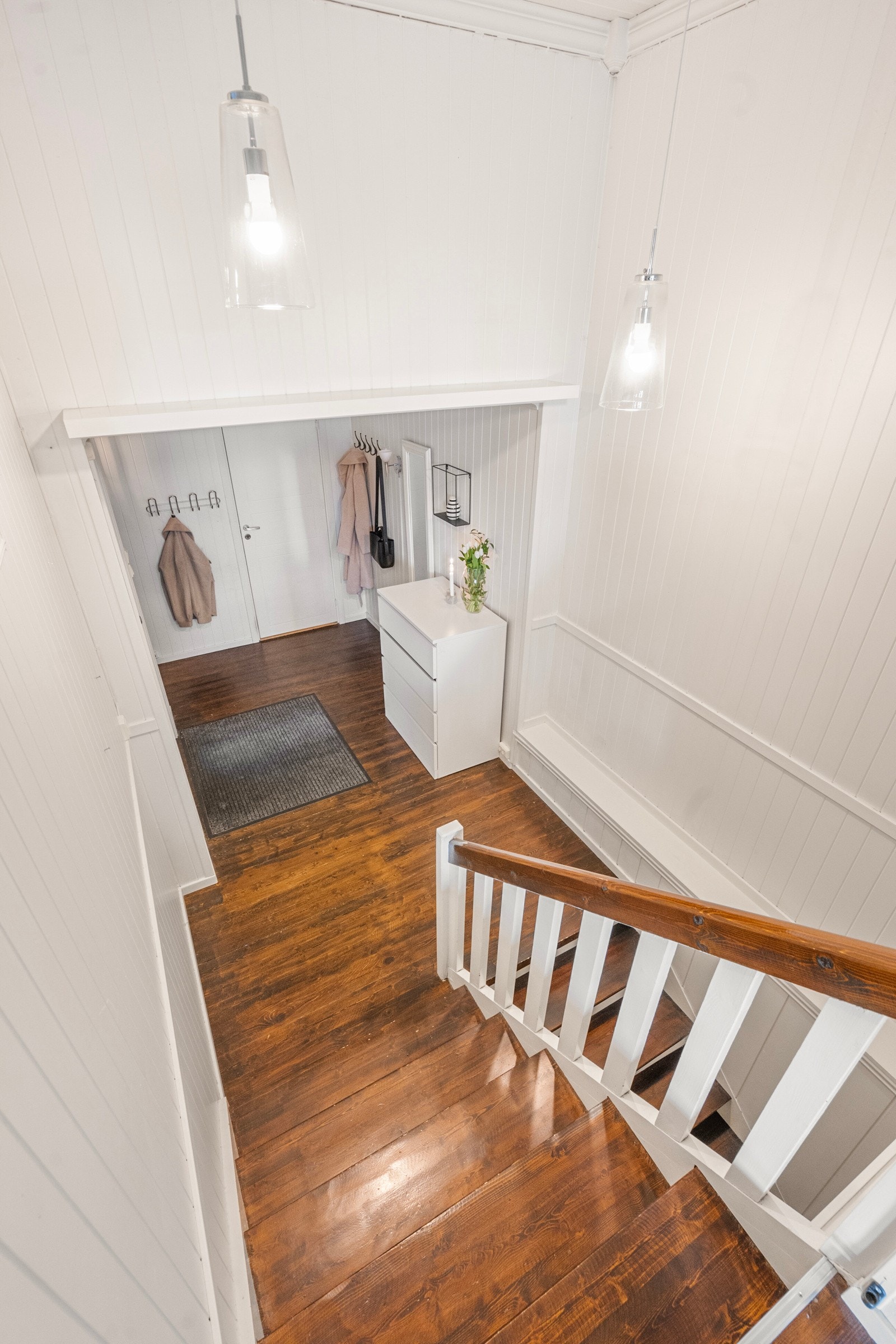 Fra inngangsplanet går det også trapp ned til underetasjen. Galleribilde