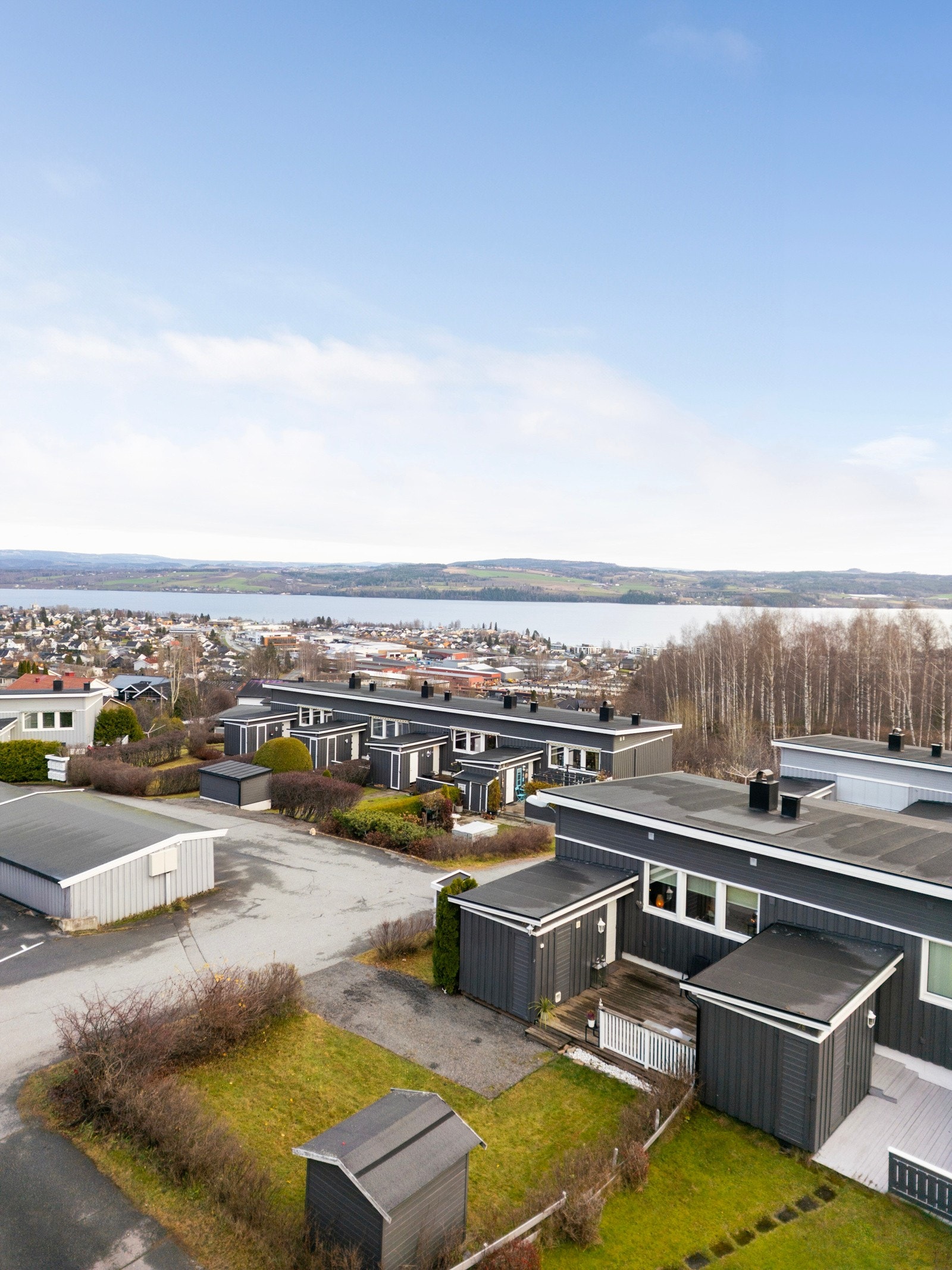 Dette er hjemmet for deg som ønsker sol, ro og nærhet til byen - alt på ett sted. Galleribilde