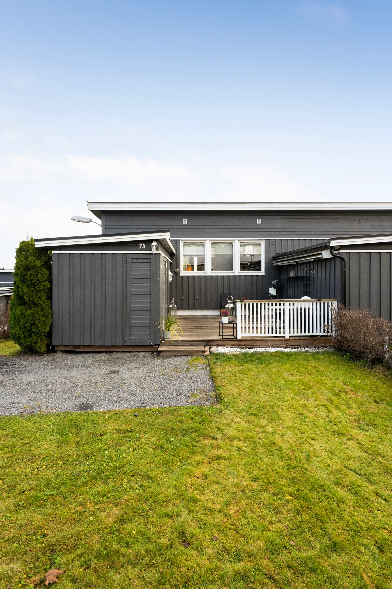 I nærområdet finner du skoler, barnehager og flotte rekreasjonsmuligheter - både turstier, skiløyper og Vind skiarena er lett tilgjengelig. Galleribilde