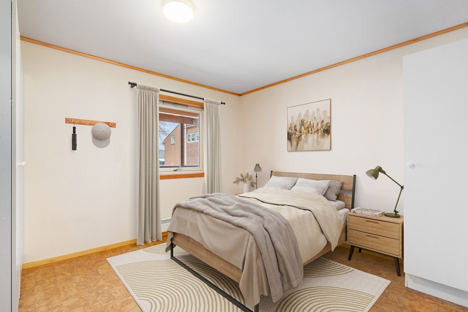 Romslig soverom på 12 kvm innredet med garderobeskap og panelovn. (Bildet har digital styling). Galleribilde