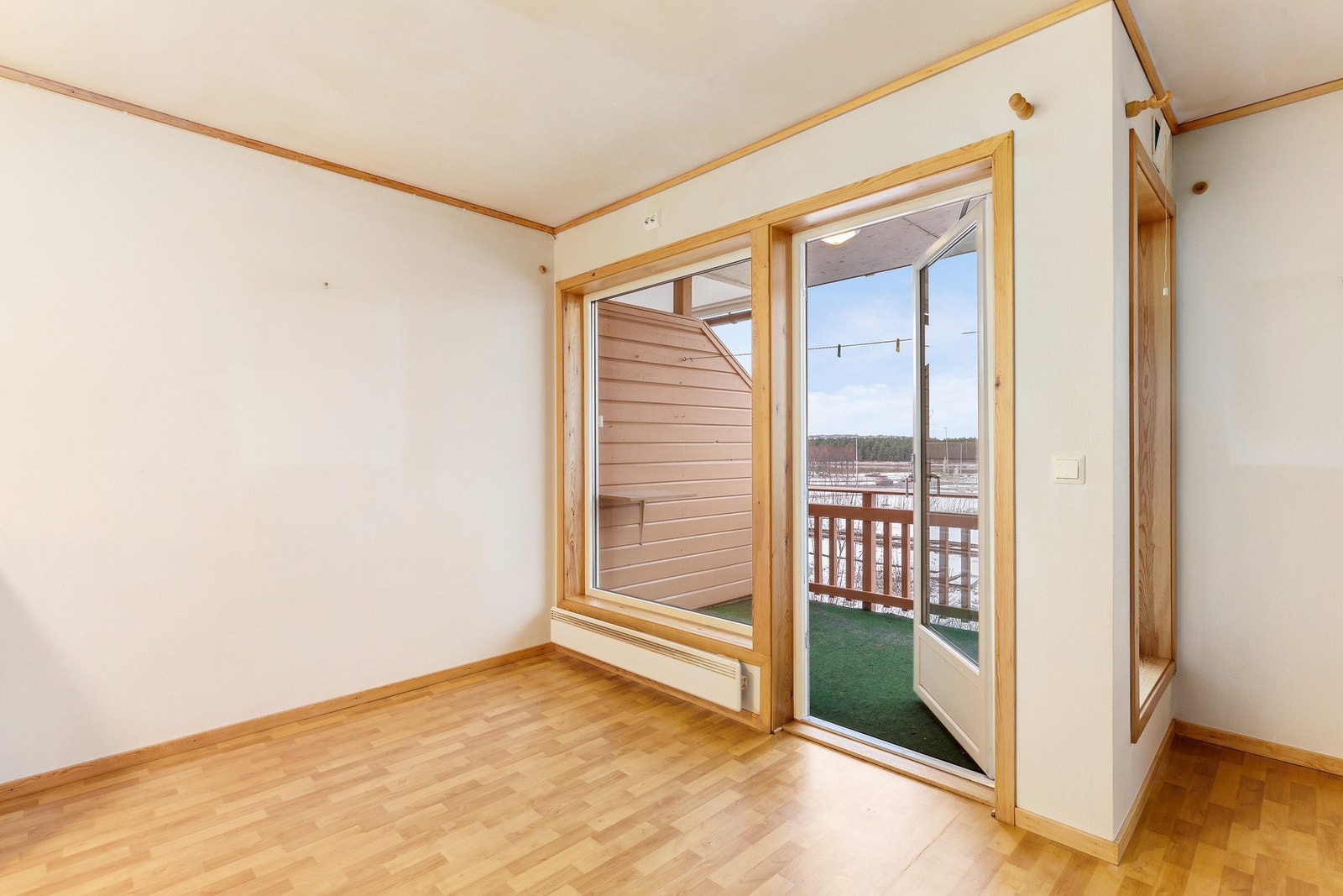 Fra stue/spisestue er det utgang til balkong på 5 kvm. Galleribilde