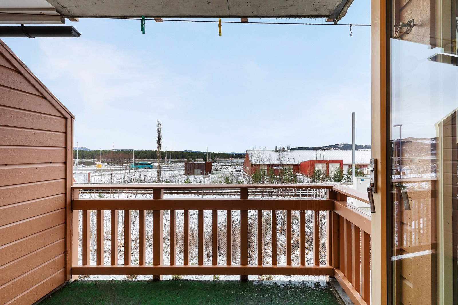 Takoverbygd og skjermet balkong. Galleribilde