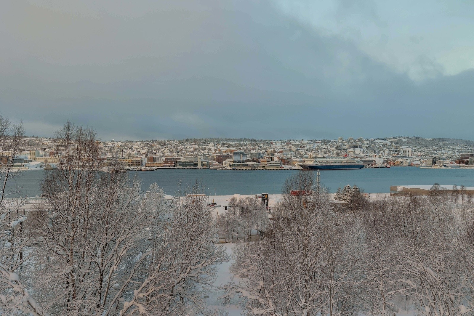 Utsikt mot vest; mot sundet og Tromsøya Galleribilde