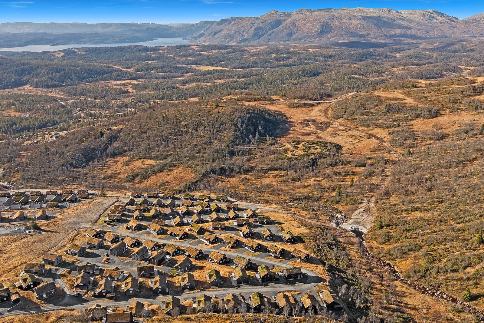 Enten du ønsker å gå på ski, sykle, fiske, bade eller bare nyte stillheten i fjellet, har Rauland og Holtardalen noe for alle. Galleribilde