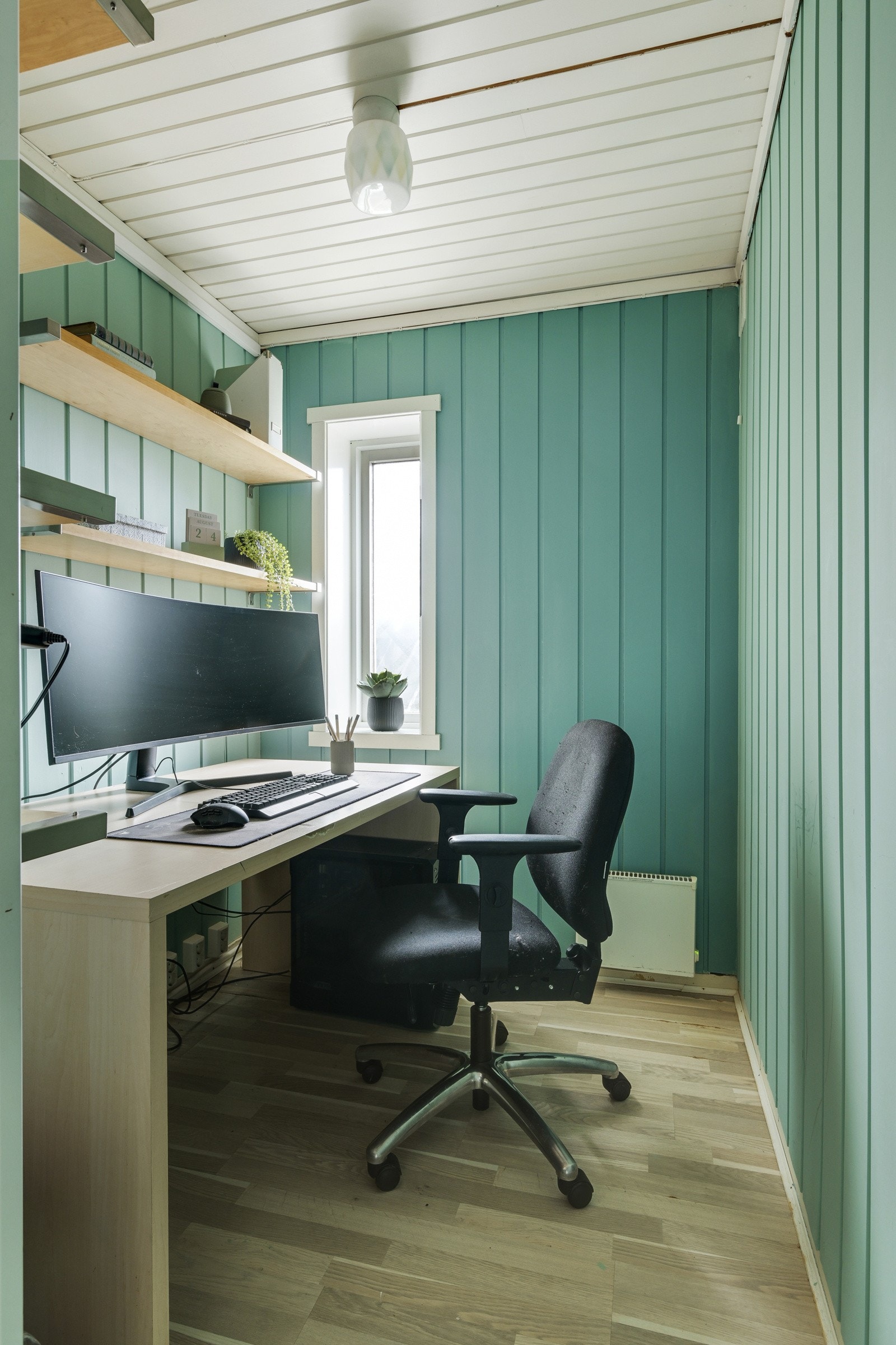 I underetasjen er det også plass for eget hjemmekontor Galleribilde