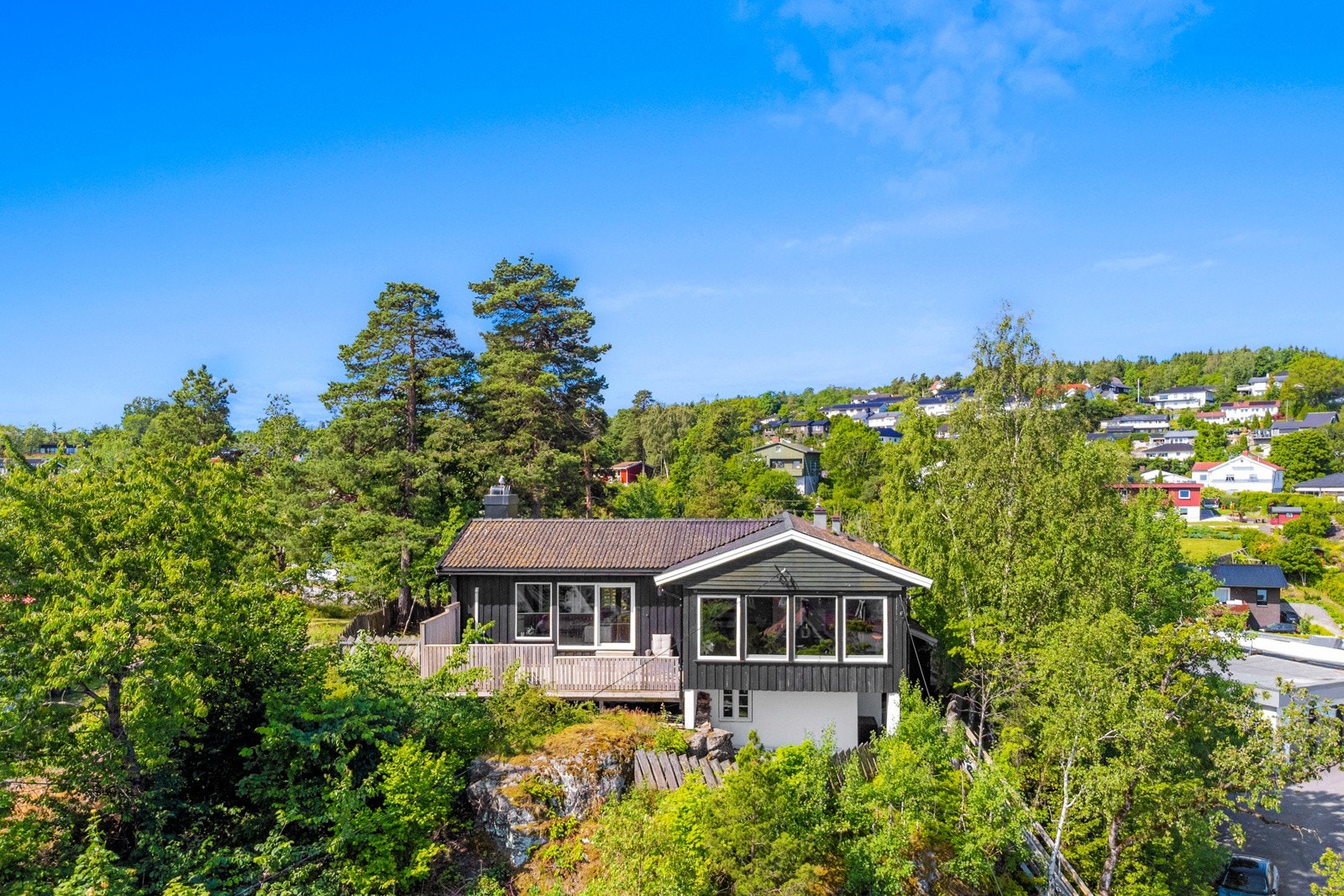 Velkommen til Apenes og Falkenstensveien 31 - en særdeles innh.rik enebolig på en usjenert tomt. Foto: Kristian T. Bollæren Galleribilde