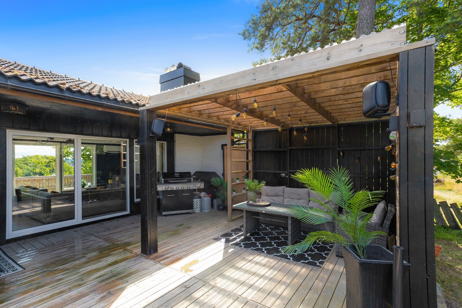 På denne terrassen er det i tillegg en Pergola Galleribilde