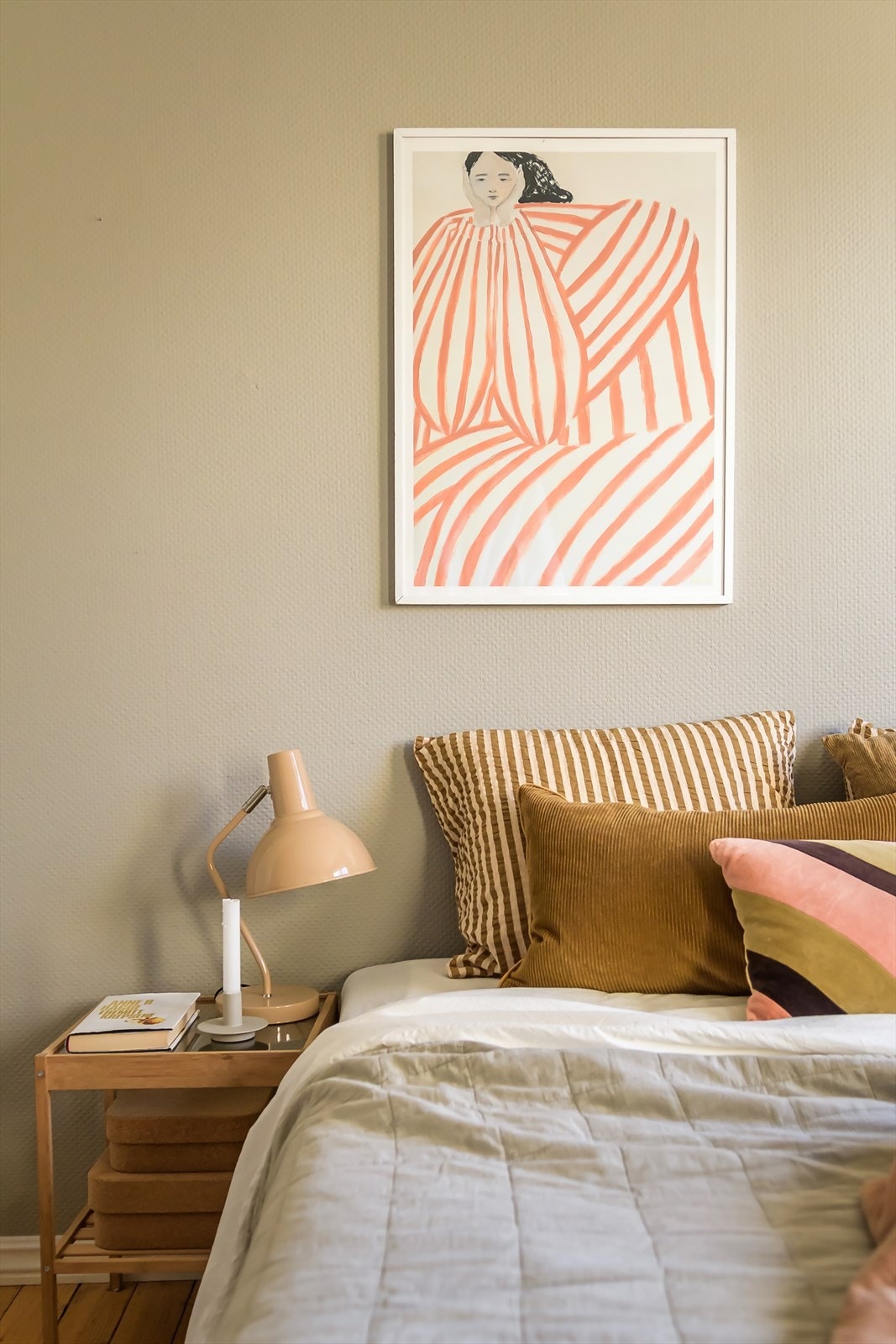 Lun beigefarge på veggene som gir en god atmosfære. Galleribilde