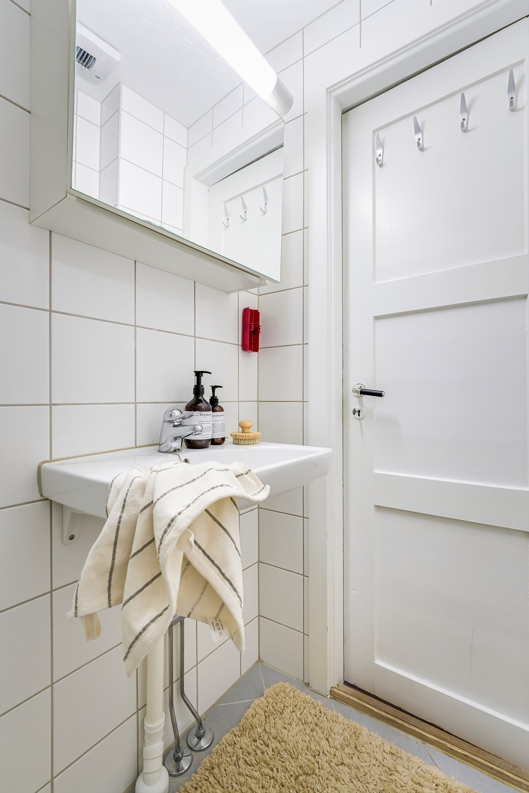 Det er opplegg for vaskemaskin på badet. Galleribilde