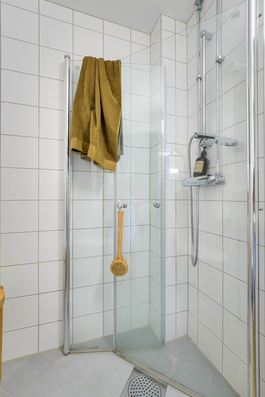 Dusjhjørne med innfellbare glassdører. Galleribilde