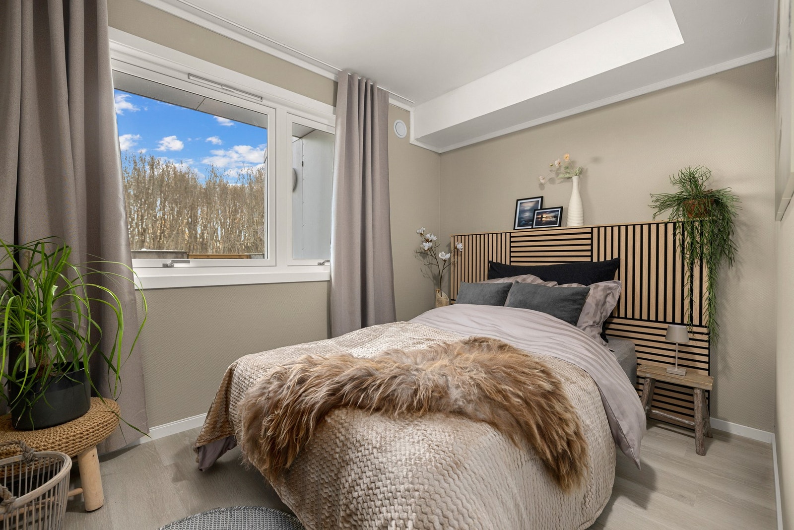 Gode vindusflater som åpner opp rommet og gir en romslig følelse. Galleribilde