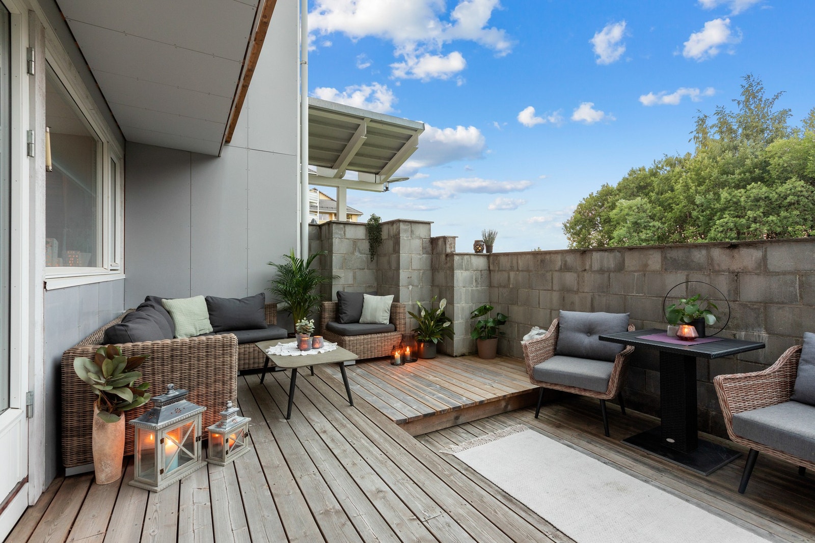 Hyggelig og lun atmosfære - perfekt for sommerkvelder. Galleribilde