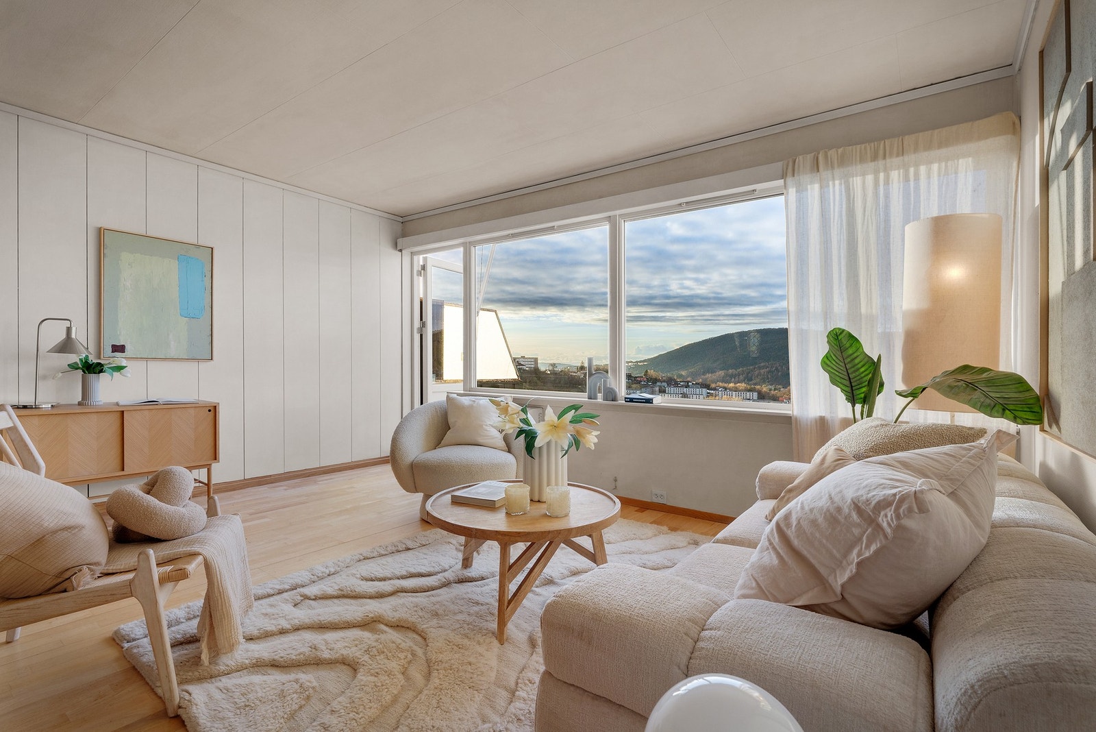 - Den flotte panoramautsikten mot byen er et naturlig blikkfang - Galleribilde