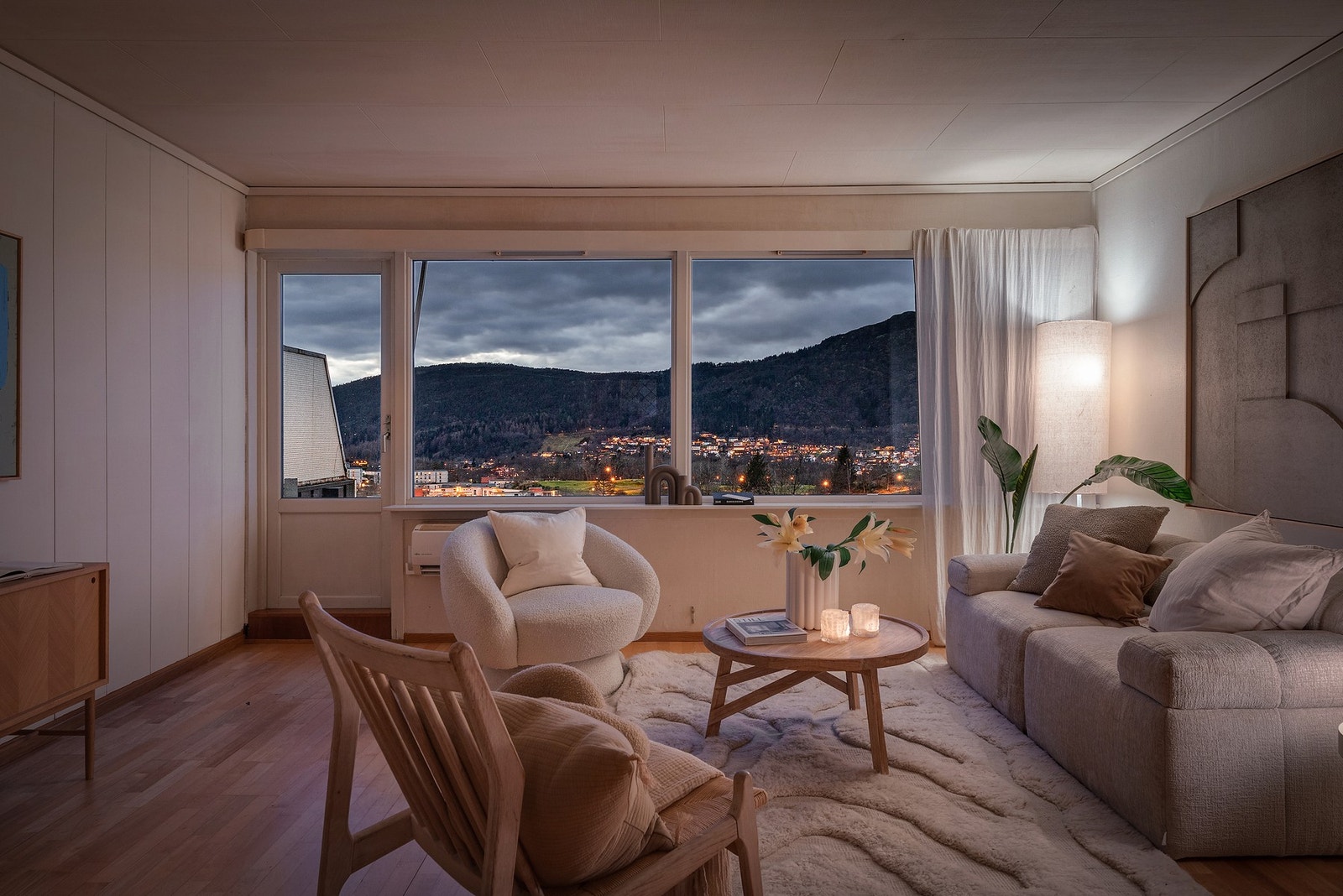 - Planløsningen byr på både luftige fellesarealer og gode private soner - Galleribilde