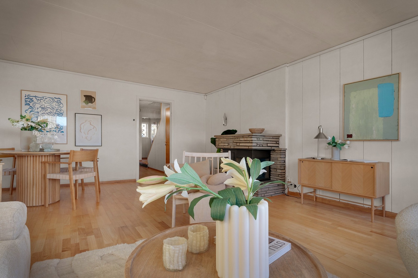 - Boligen har varmepumpe, enheten er plassert i stuen - Galleribilde