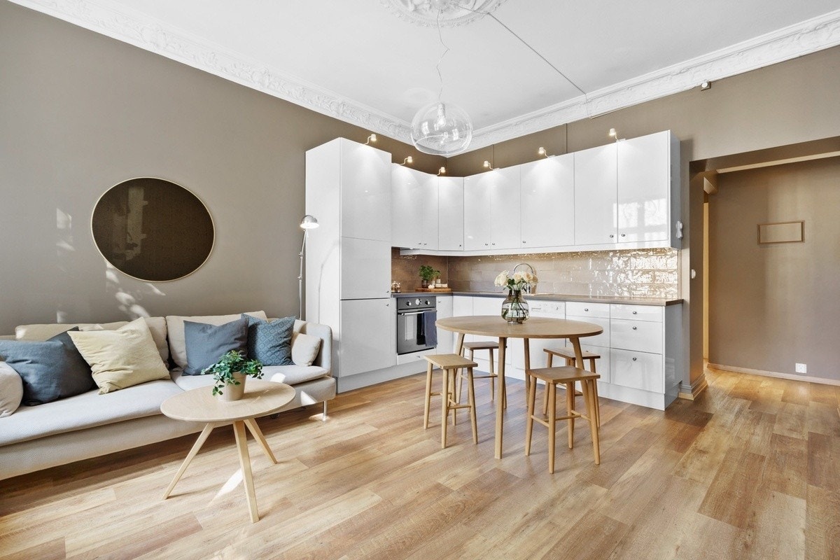 Arealeffektiv stue-kjøkken løsning Galleribilde