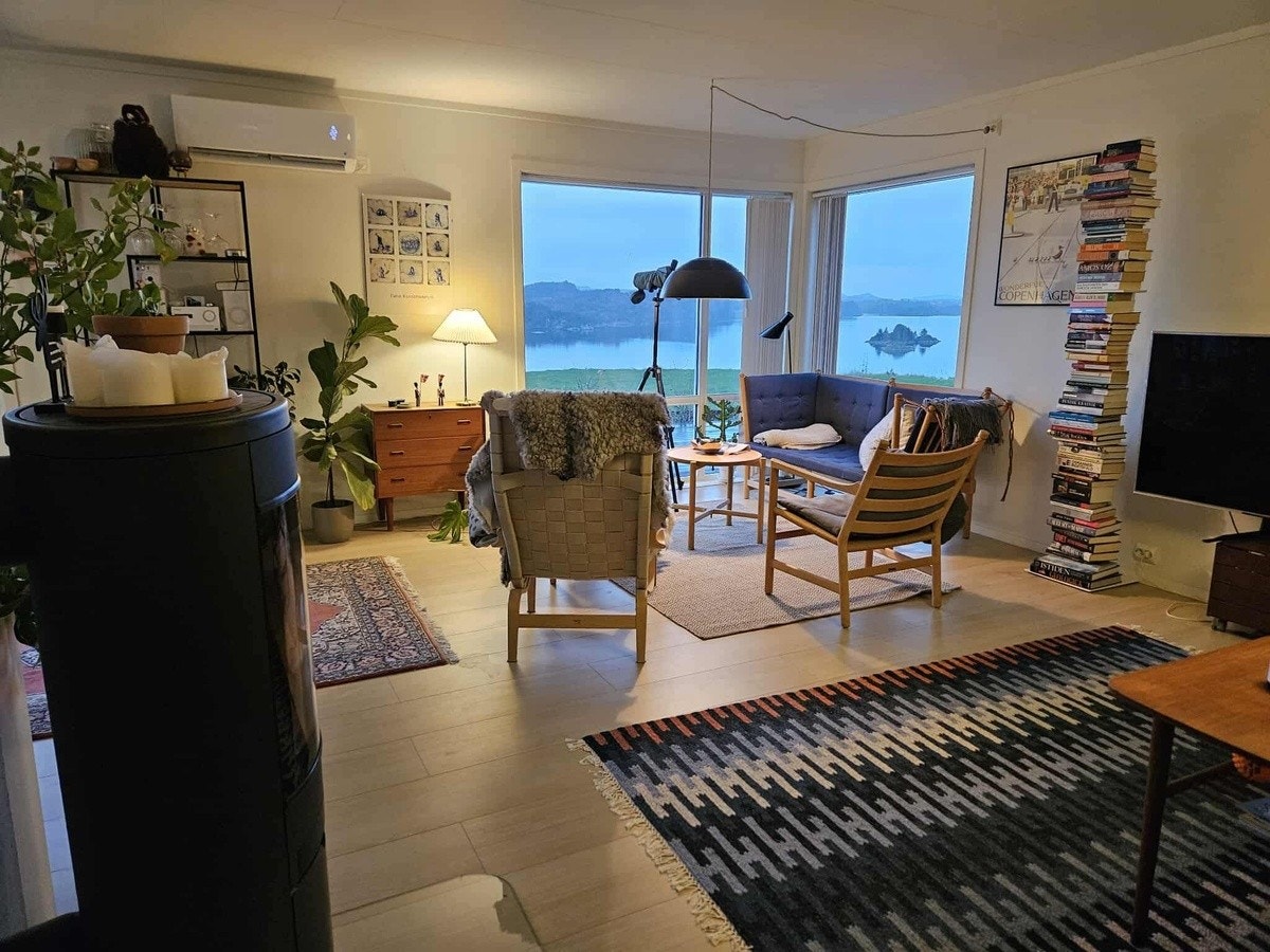 Stue med utsikt mot sørøst Galleribilde