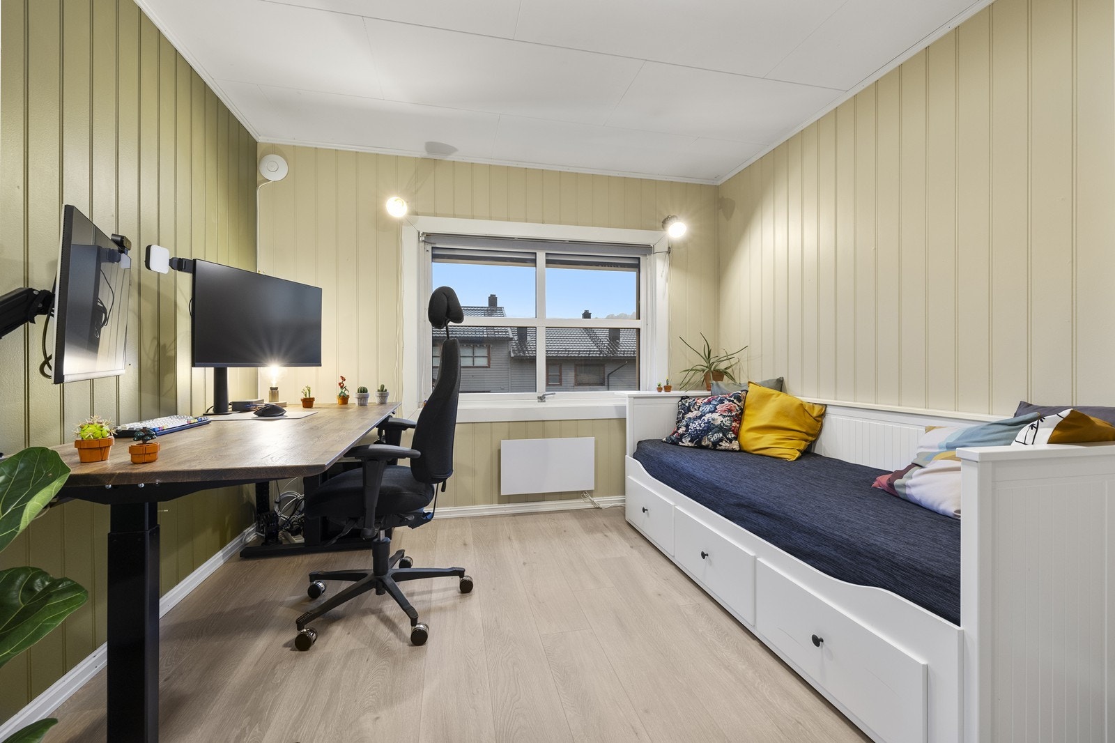 Boligen har tre soverom av god størrelse, som også kan innredes som kontor eller gjesterom. Galleribilde