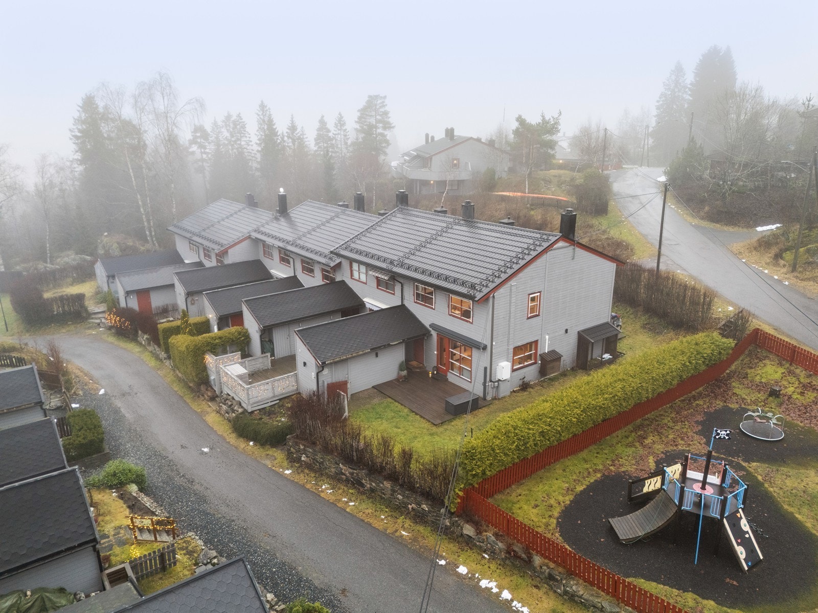 Eiendommen ligger i et etablert og barnevennlig boligområde. Galleribilde