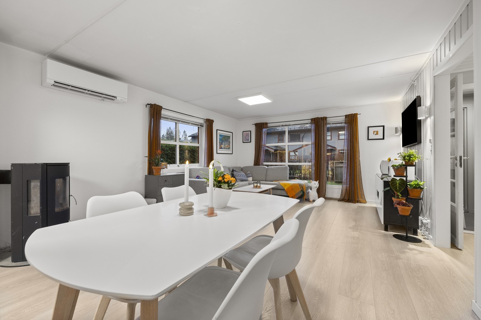 I tilknytning til stuen er det en naturlig plass for en spisegruppe. Galleribilde