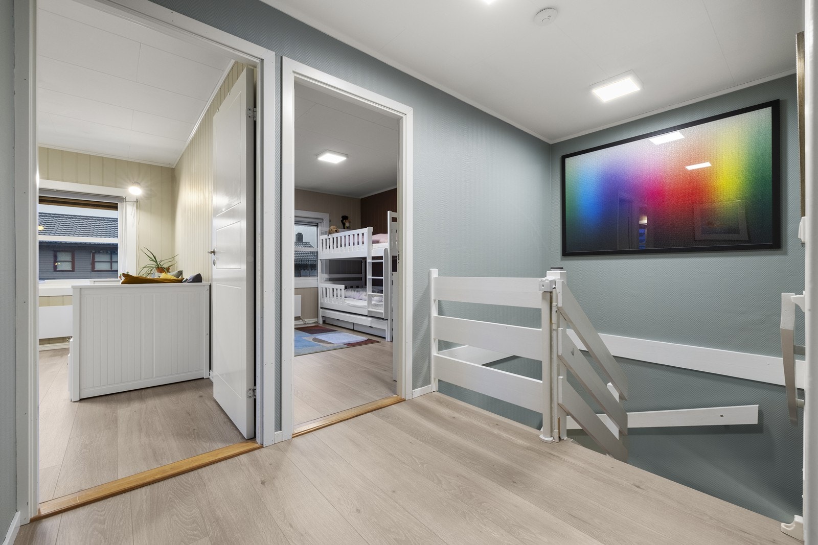 Trapperommet i andre etasje gir adkomst til alle rommene på etasjeplanet. Galleribilde