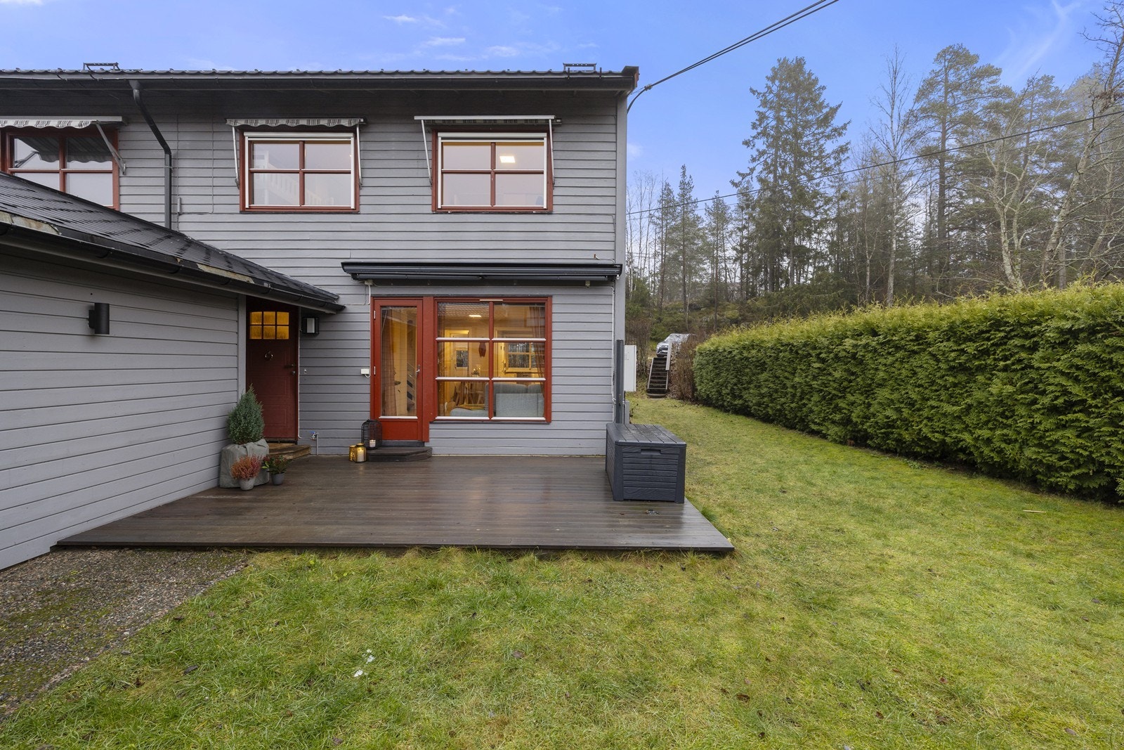 Ved inngangspartiet er det en romslig platting på 20 m². Galleribilde